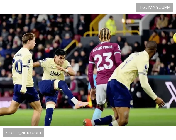 英超创纪录低迷:森林球迷呼吁变革以重振球队状态 英超创纪录低迷:森林球迷呼吁变革以重振球队状态