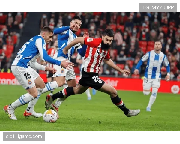 毕尔巴鄂竞技更衣室氛围火热,全队团结一心迎战新赛季 毕尔巴鄂竞技更衣室氛围火热,全队团结一心迎战新赛季